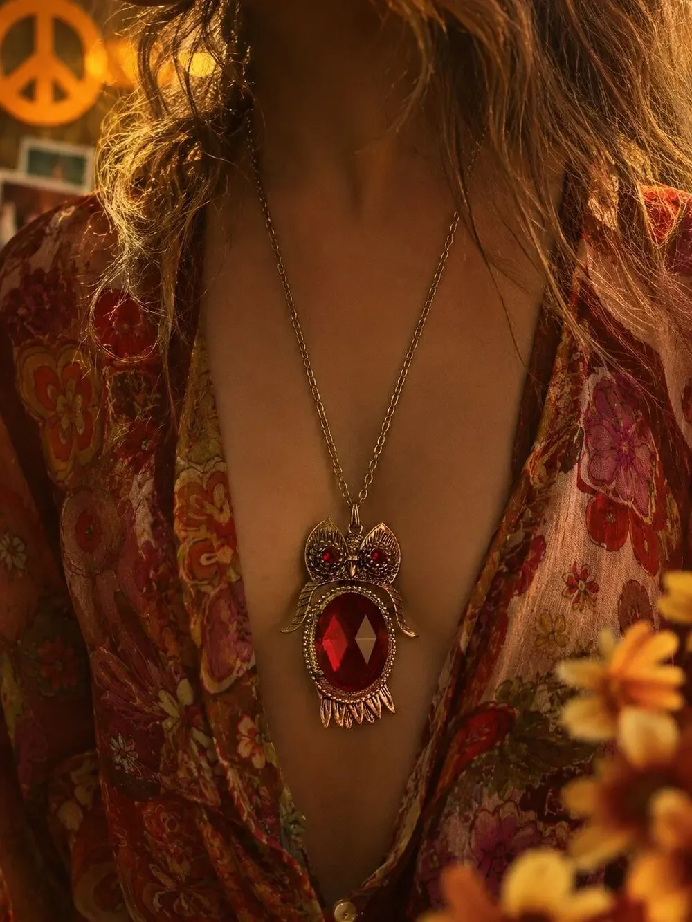 Groovy VTG 70’s Large Pendant Ruby red owl necklace